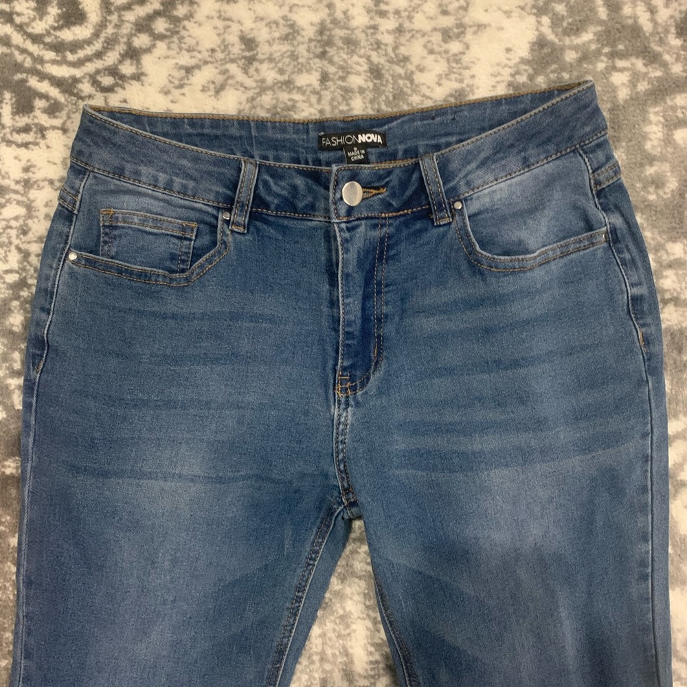 Fashion nova blue jeans stretchy!